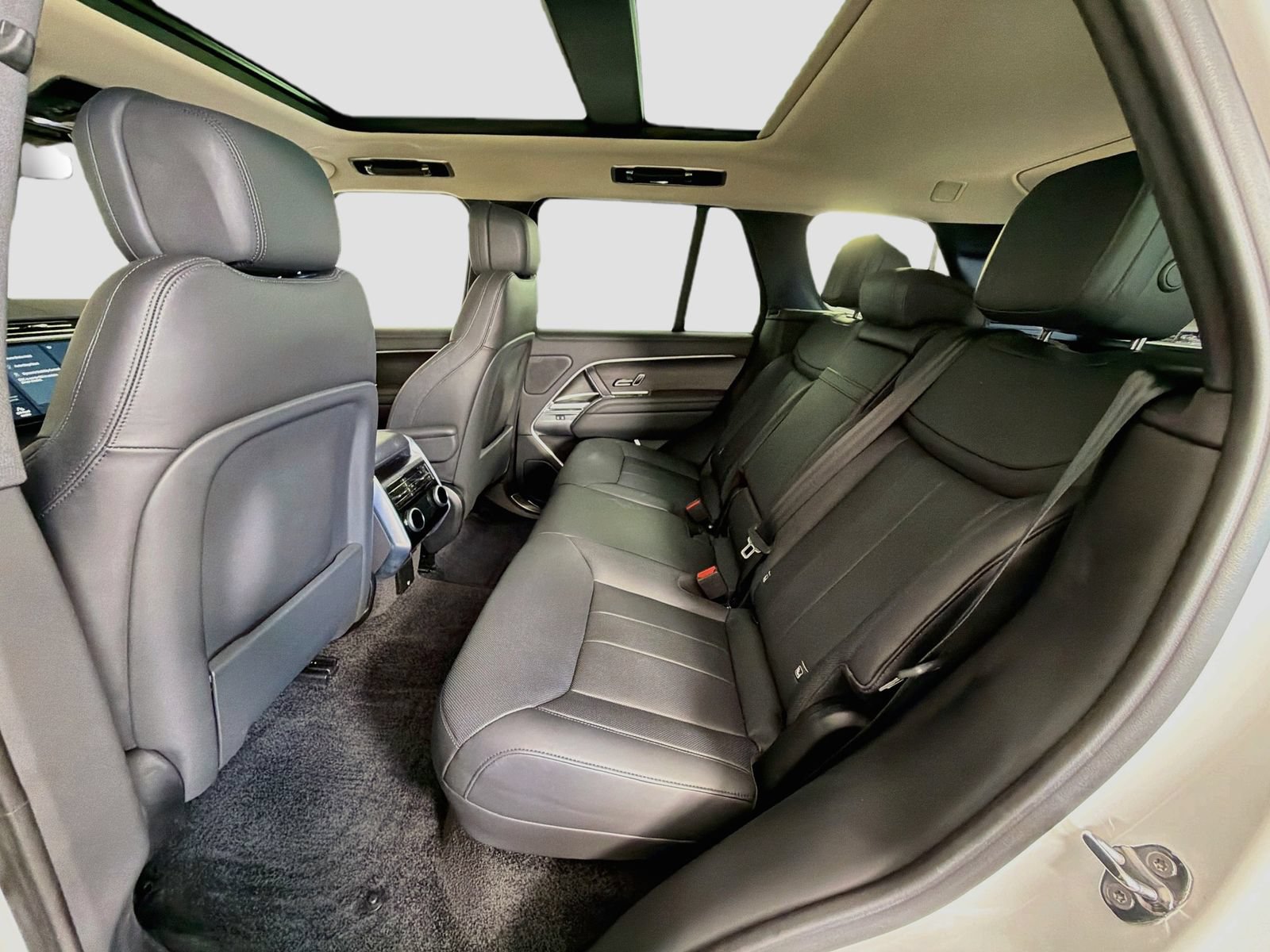 Certified 2025 Land Rover Range Rover SE AWD/4WD image 27