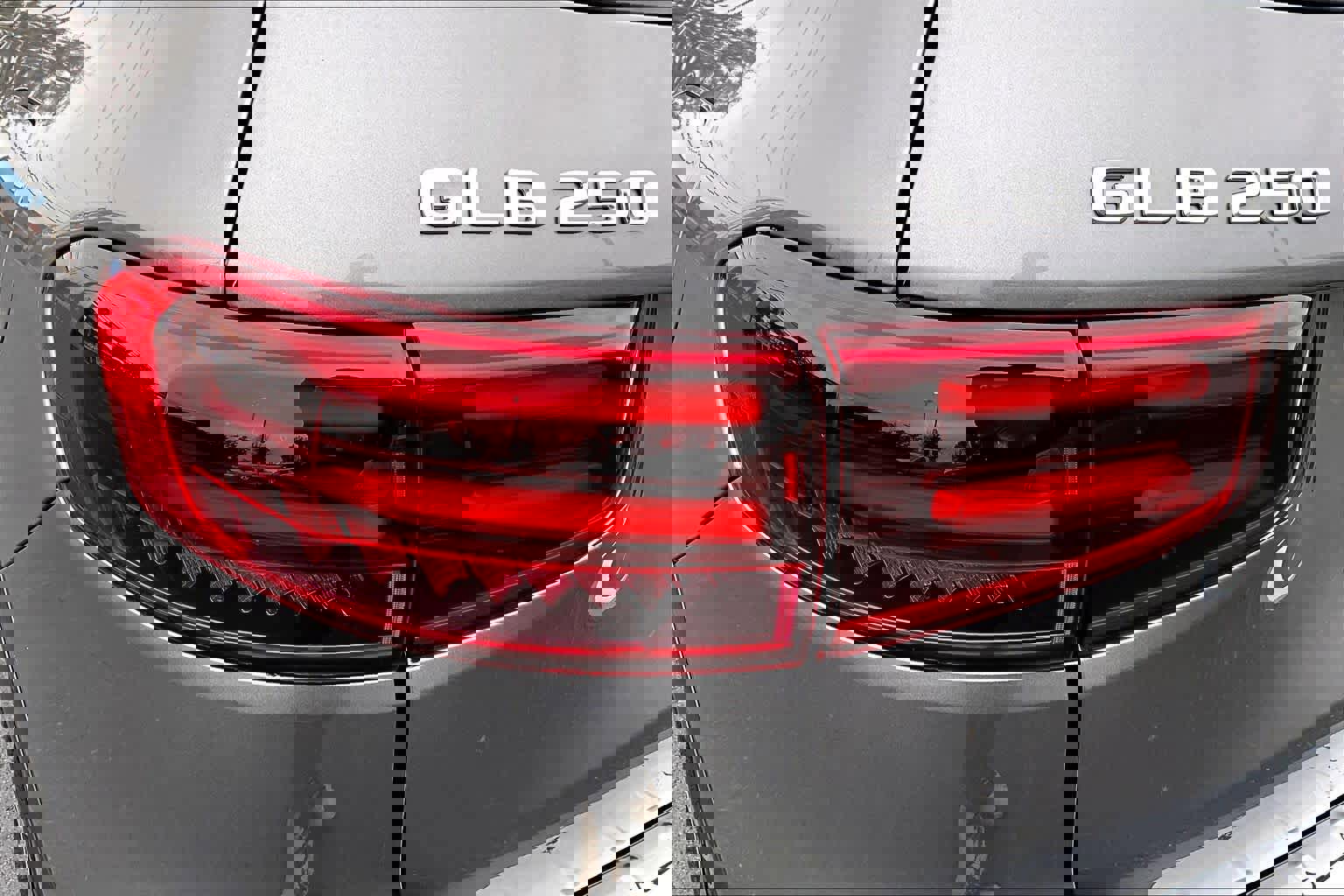 Used 2025 Mercedes-Benz GLB 250 4MATIC image 29