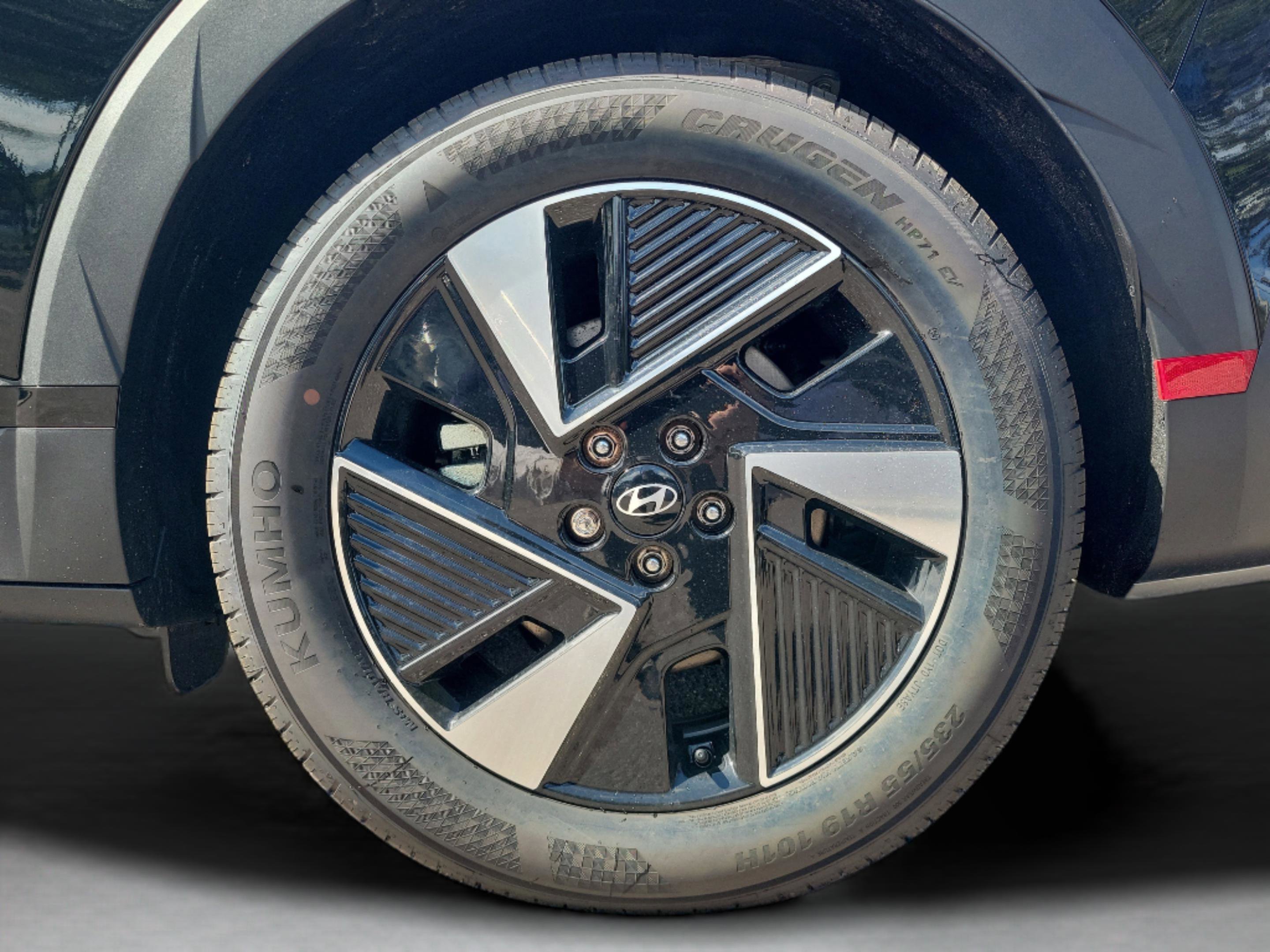 New 2025 Hyundai Ioniq 5 SE image 5