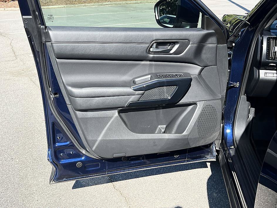 Certified 2025 Nissan Pathfinder SV FWD image 19