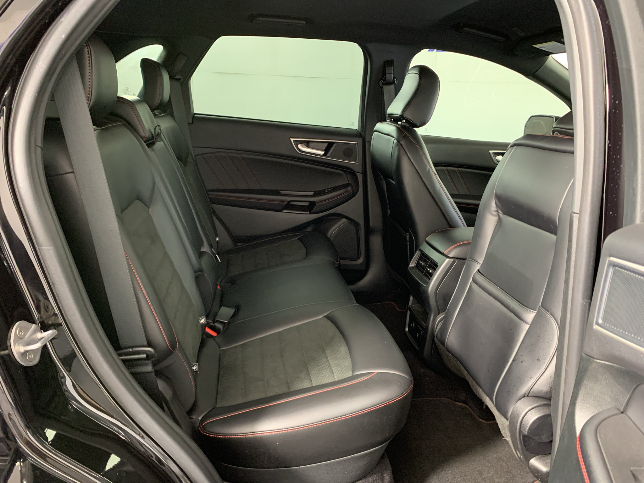 Used 2023 Ford Edge ST-Line AWD/4WD image 36