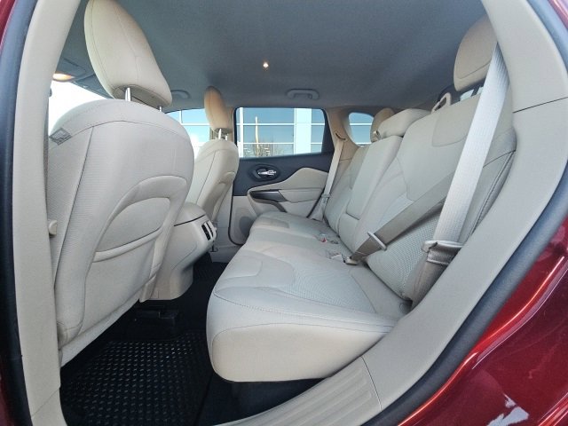 Used 2020 Jeep Cherokee Latitude w/ Cold Weather Group image 9