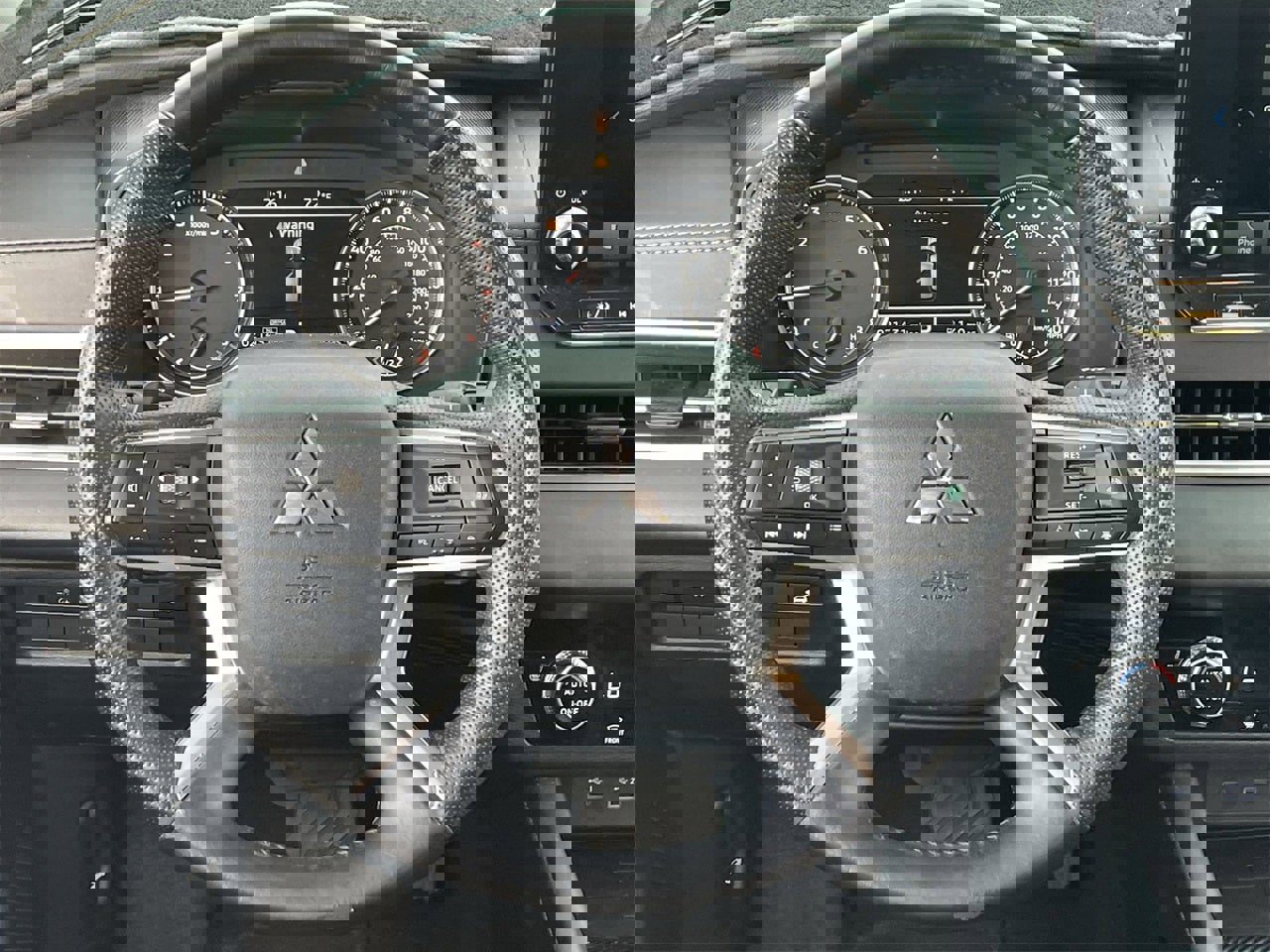 Used 2023 Mitsubishi Outlander SE Black Edition image 21