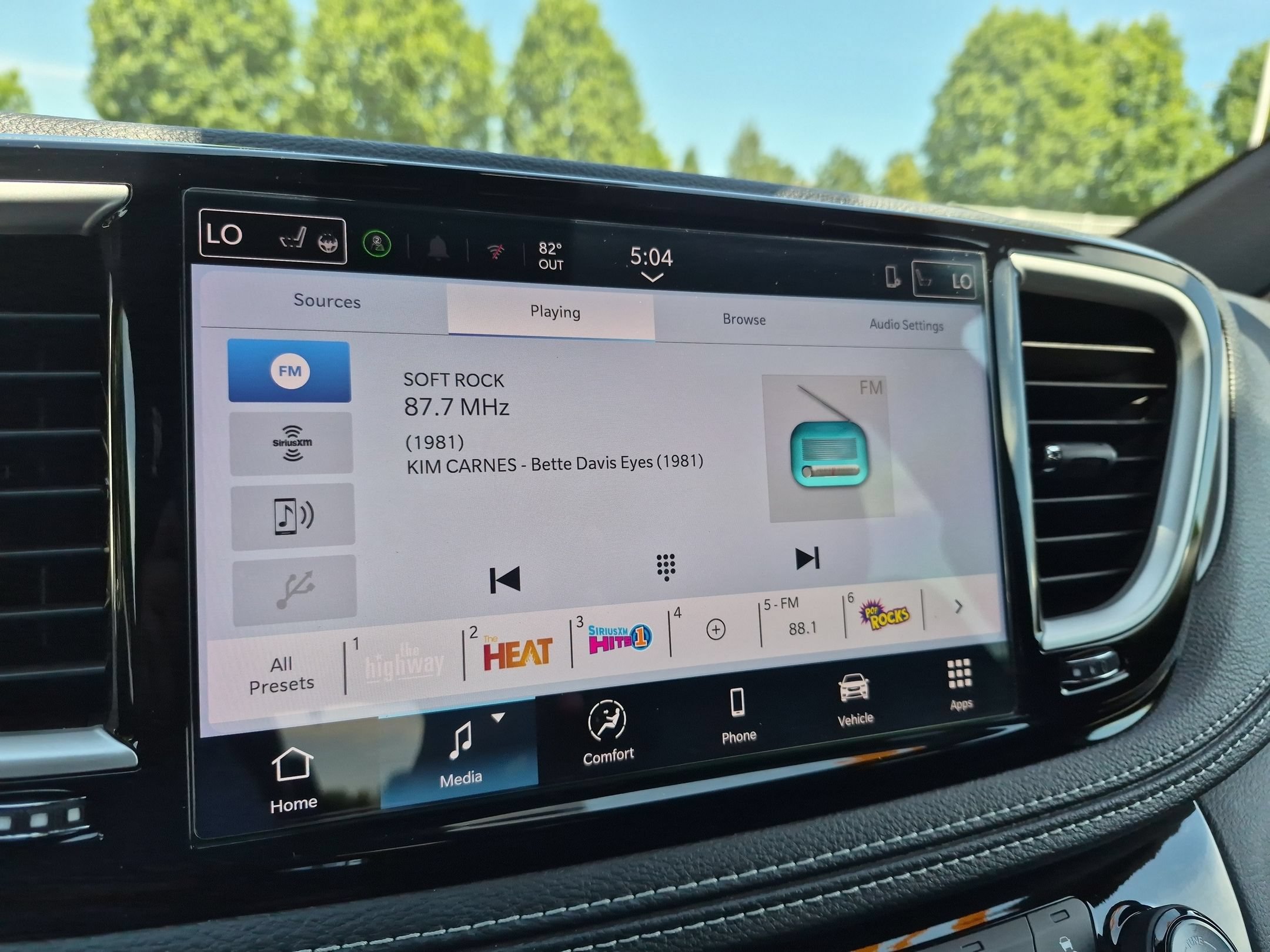 Used 2025 Chrysler Pacifica Select FWD image 18