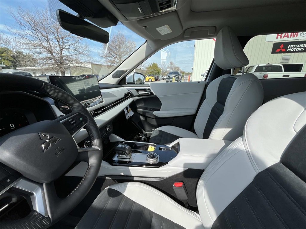 New 2026 Mitsubishi Outlander SE image 10