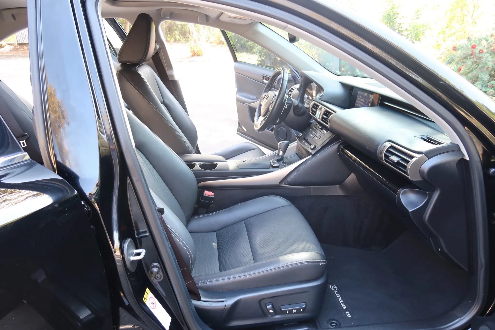 Used 2016 Lexus IS 300 AWD image 25