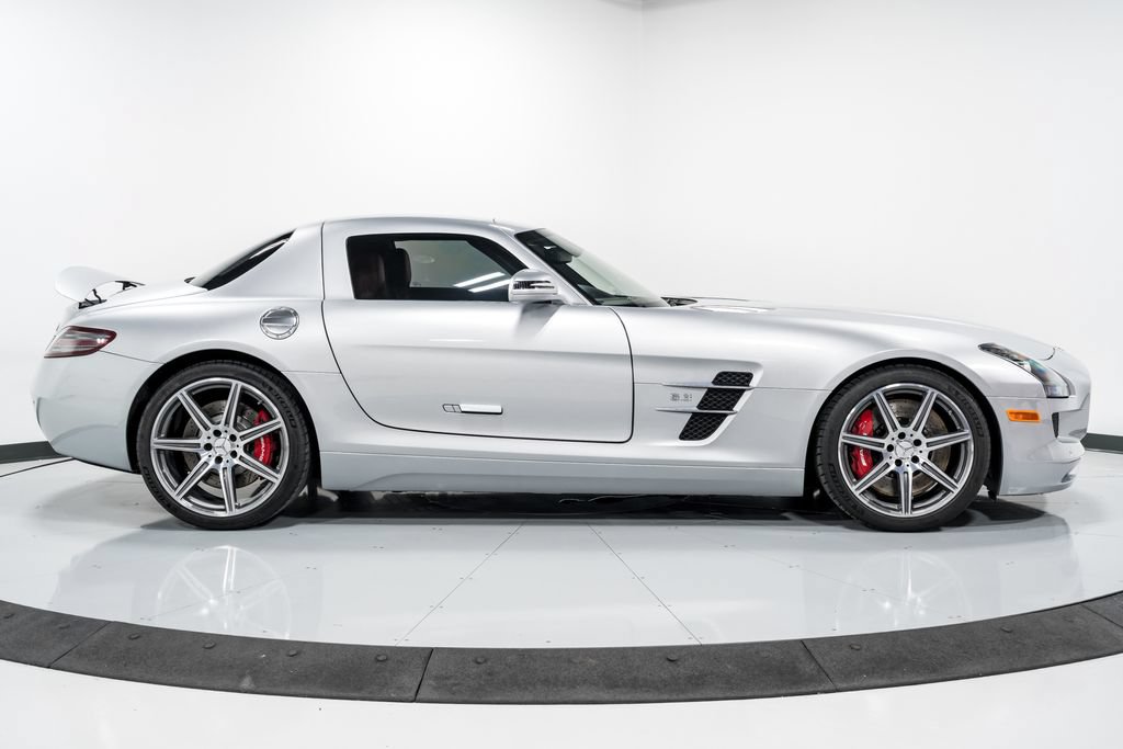 Used 2011 Mercedes-Benz SLS AMG Coupe image 2