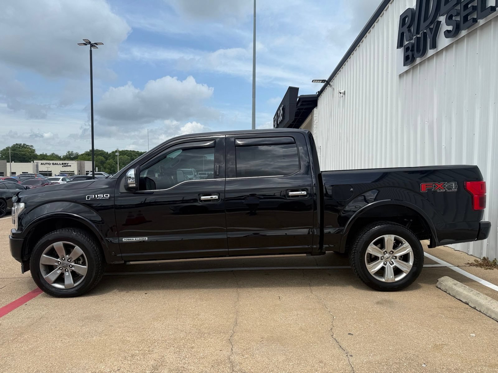 Used 2019 Ford F150 Platinum w/ Equipment Group 701A Luxury AWD/4WD image 3
