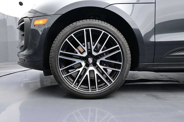 Certified 2025 Porsche Macan AWD/4WD image 6