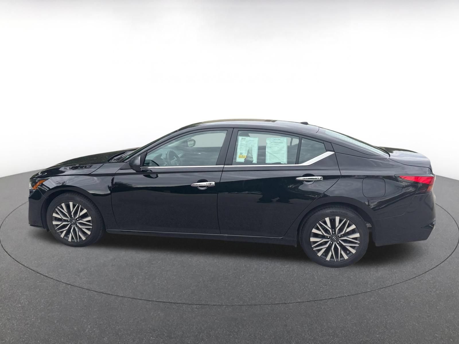 Used 2025 Nissan Altima 2.5 SV FWD image 4