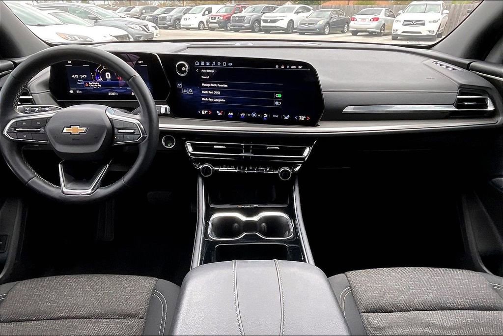 Used 2025 Chevrolet Traverse LT image 21