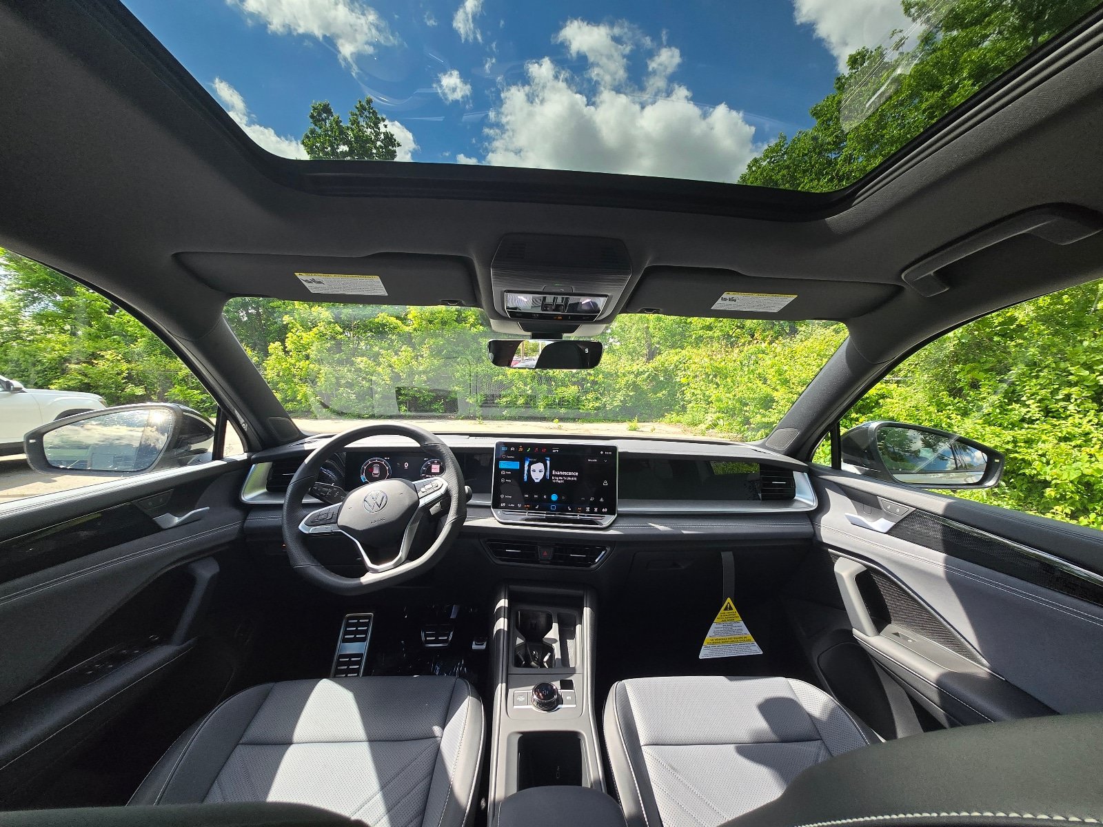 New 2026 Volkswagen Tiguan SE R-Line AWD/4WD image 18