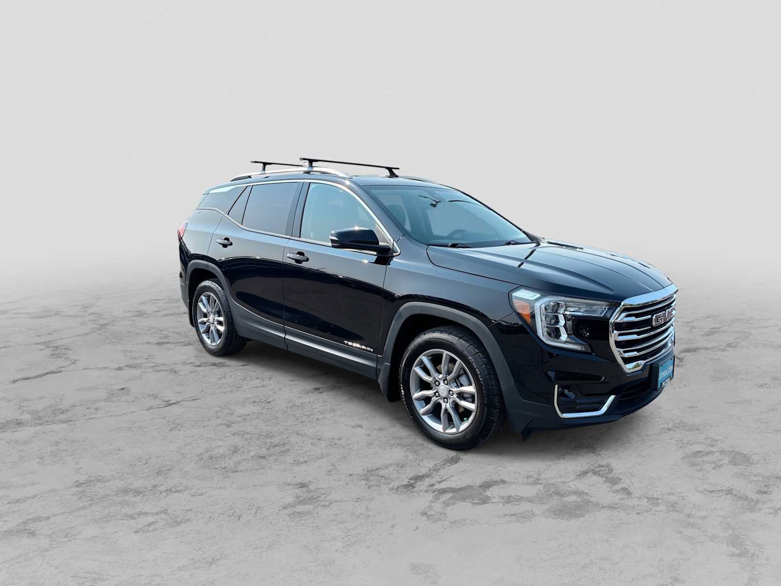 Used 2022 GMC Terrain SLT w/ LPO, Floor Liner Package AWD/4WD image 2
