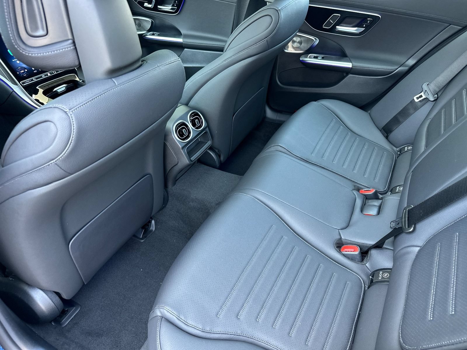 Used 2025 Mercedes-Benz C 300 4MATIC Sedan image 12