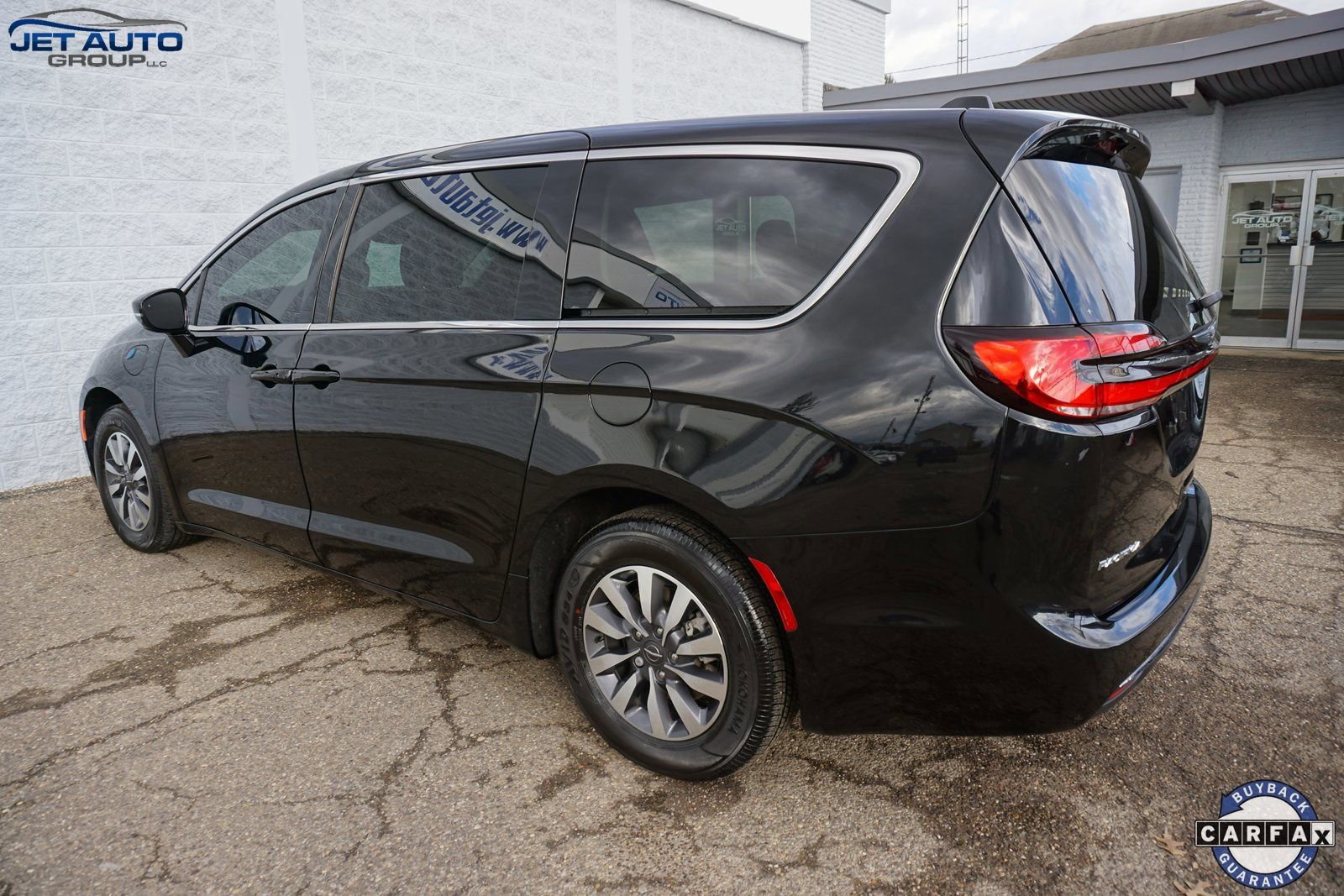 Used 2022 Chrysler Pacifica Touring-L image 8