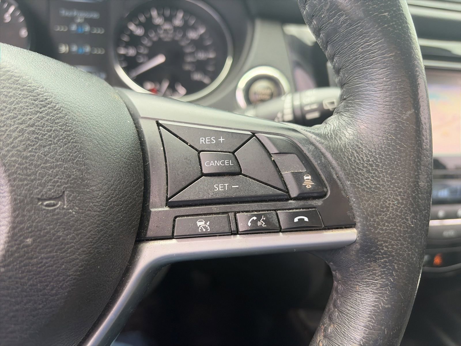 Used 2017 Nissan Rogue SL AWD/4WD image 14