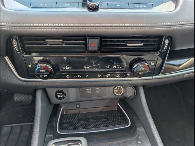 Used 2025 Nissan Rogue SL image 11