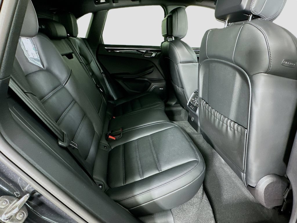 Certified 2026 Porsche Macan AWD/4WD image 29