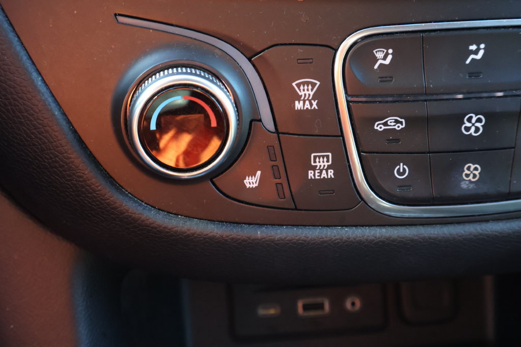 Used 2019 Chevrolet Equinox LT w/ Sun & Navigation Package FWD image 26