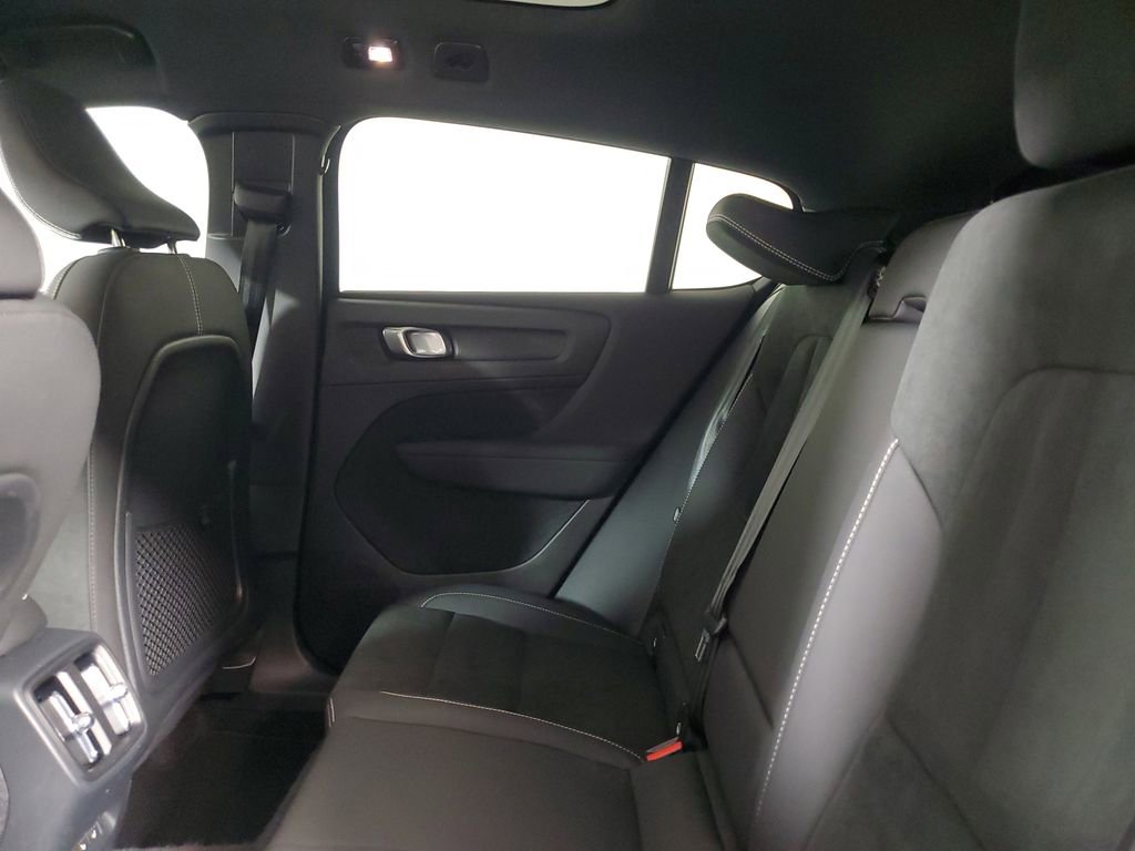 Used 2023 Volvo C40 P8 Recharge Ultimate image 14
