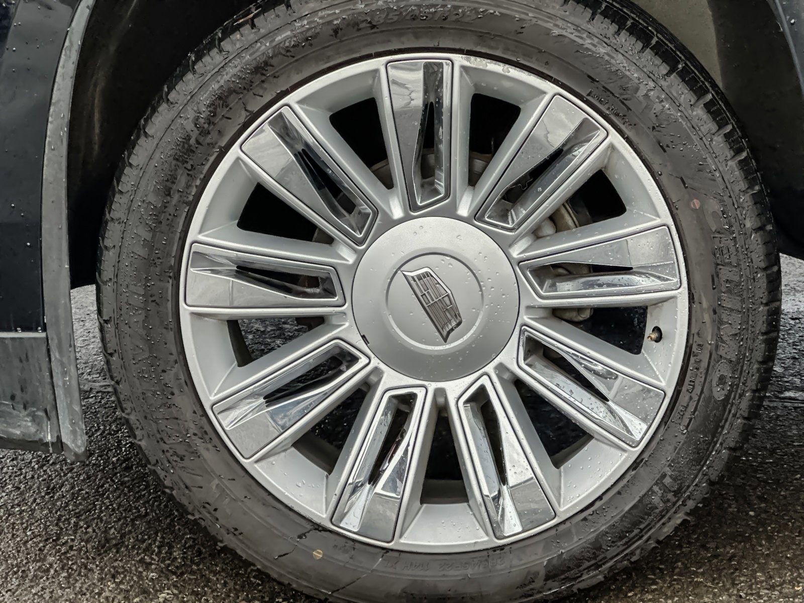 Used 2017 Cadillac Escalade ESV Platinum image 29