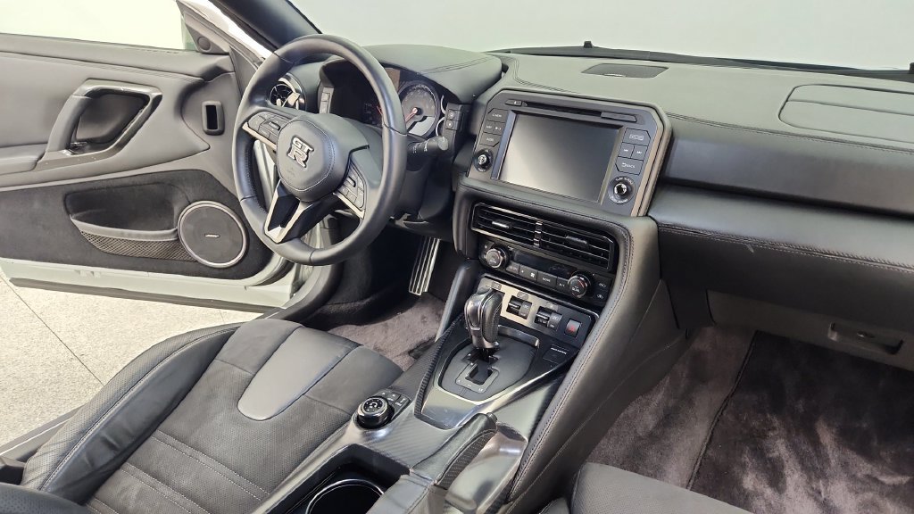 Used 2020 Nissan GT-R Premium AWD/4WD image 50