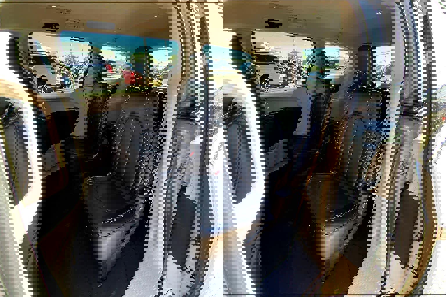 Used 2024 Chrysler Pacifica Touring-L FWD image 21