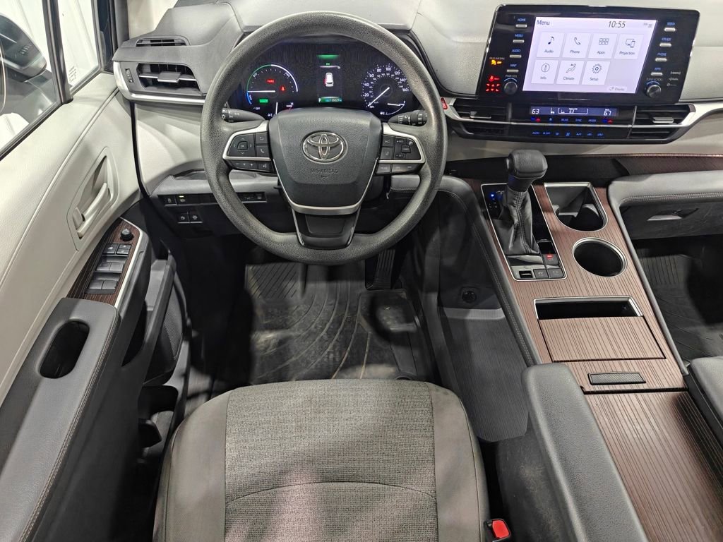 Used 2021 Toyota Sienna LE FWD image 4