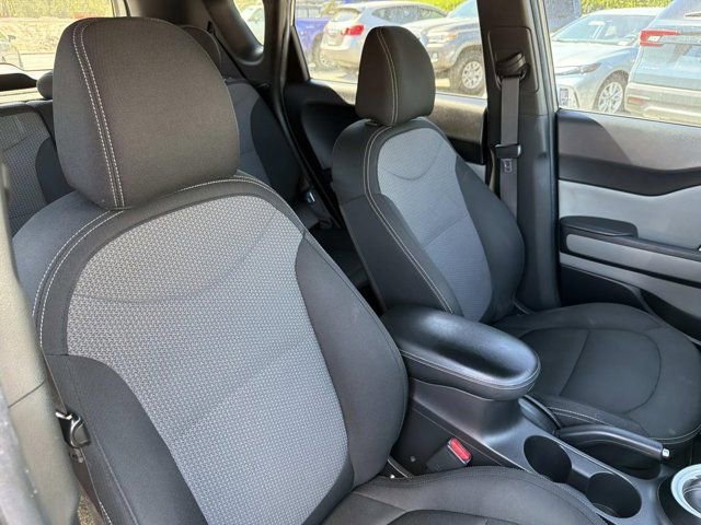 Used 2017 Kia Soul + image 16
