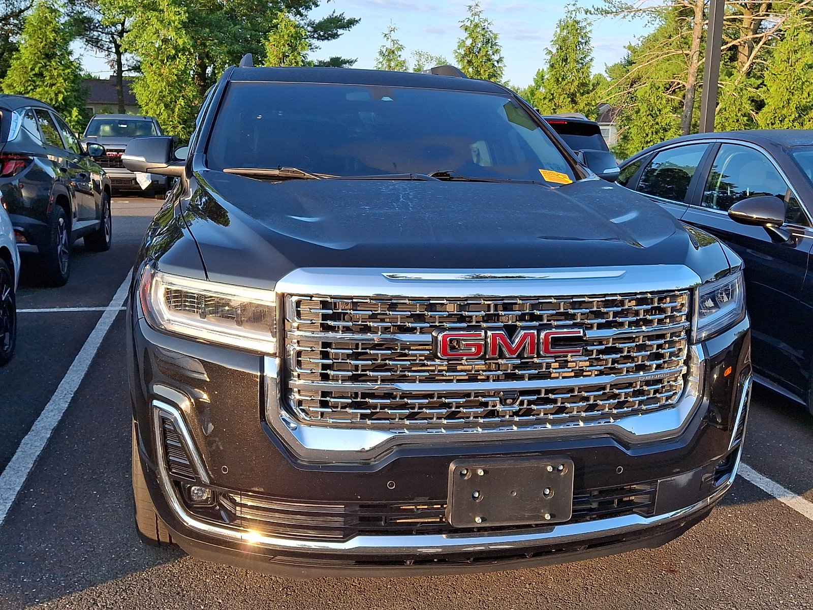 Used 2023 GMC Acadia Denali w/ Black Diamond Edition AWD/4WD image 4