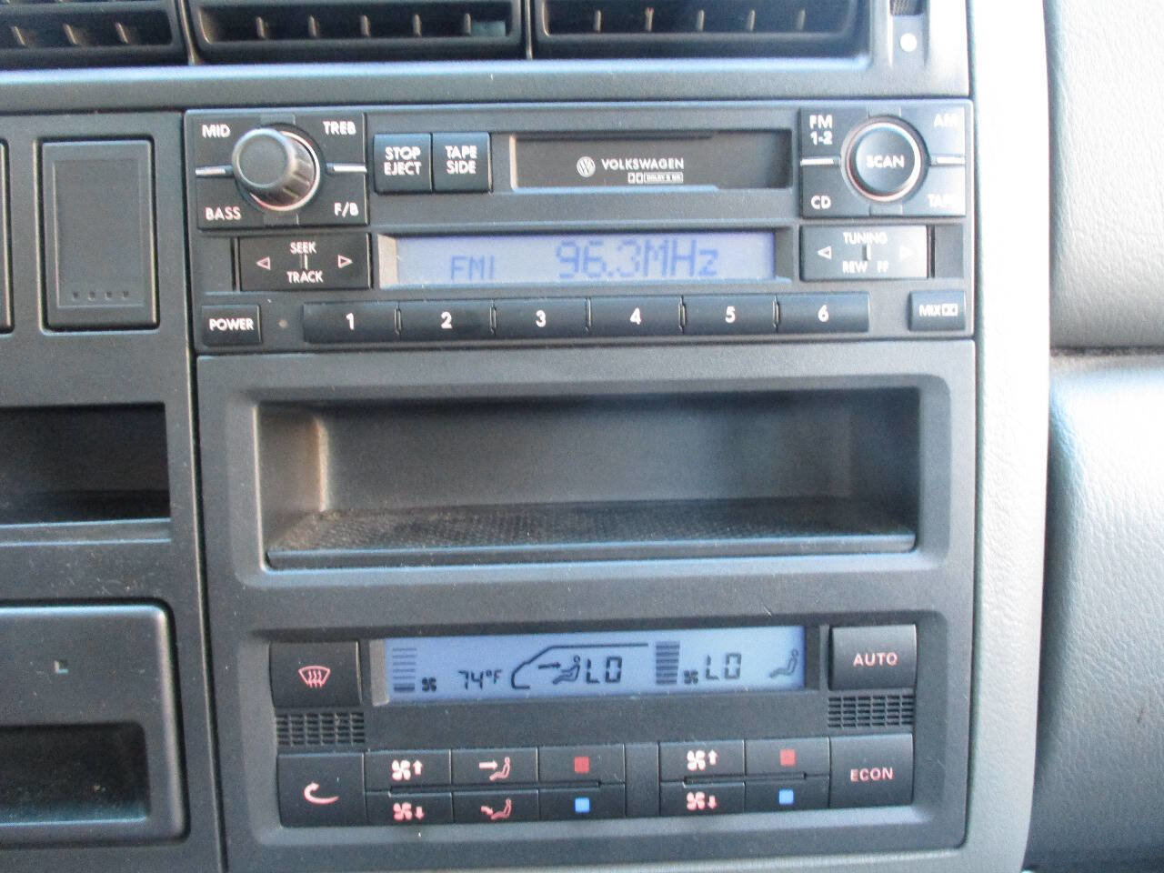 Used 2002 Volkswagen Eurovan GLS image 27