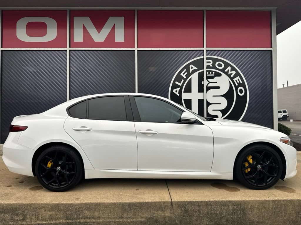 Used 2019 Alfa Romeo Giulia AWD image 4