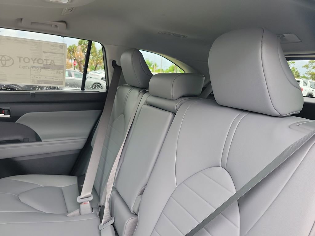 New 2026 Toyota Highlander XLE image 23