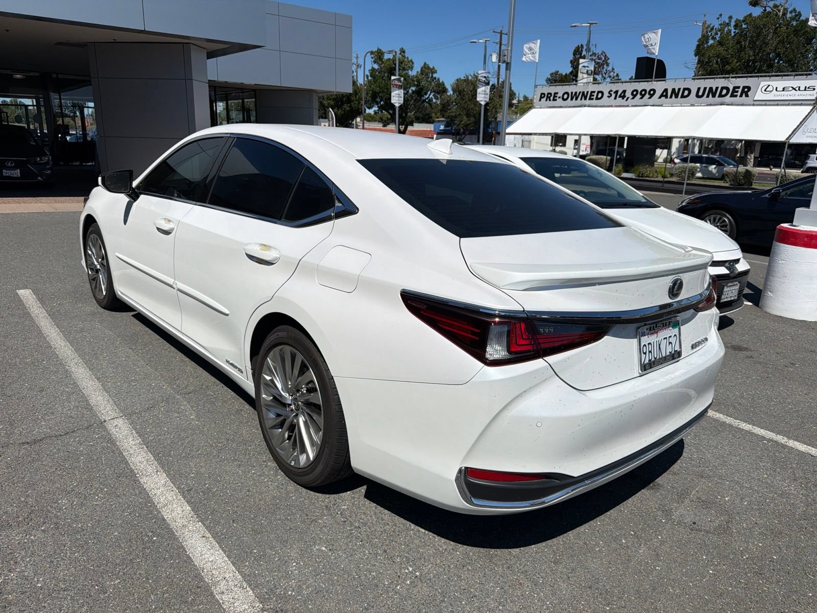 Used 2022 Lexus ES 300h w/ Accessory Package FWD image 5
