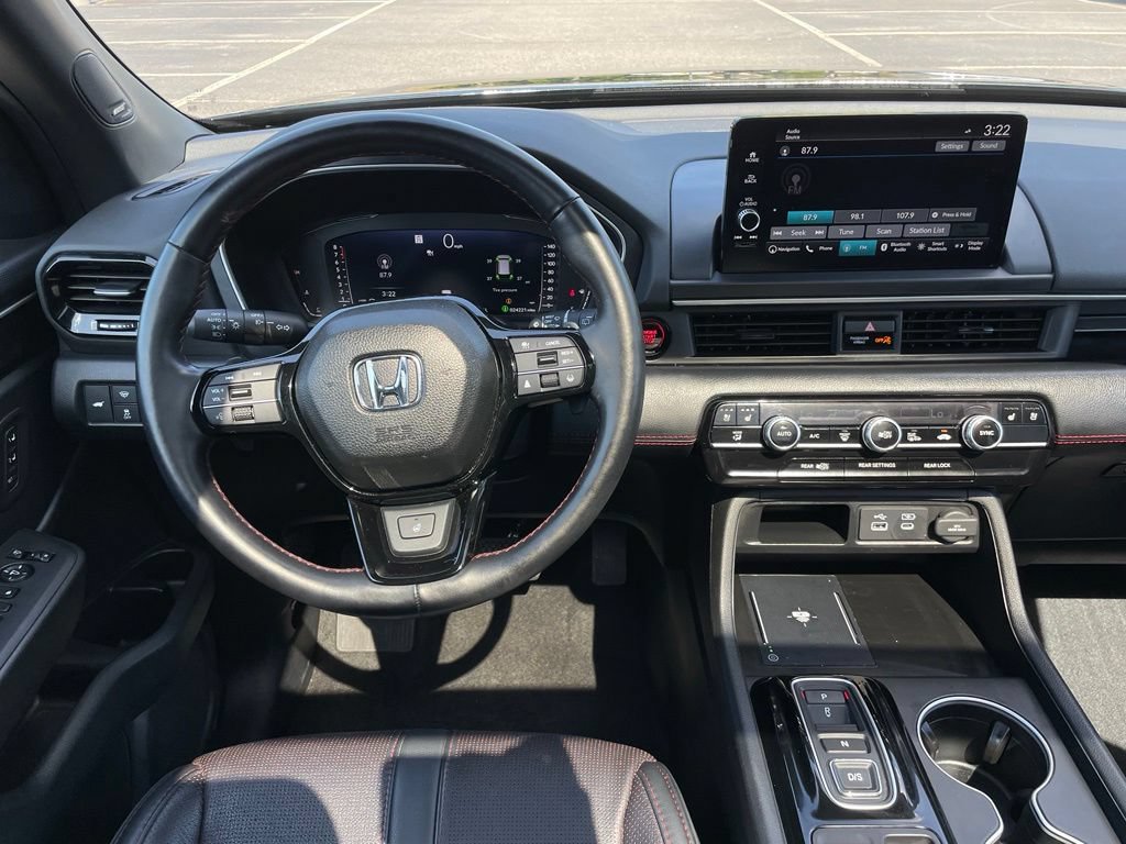 Certified 2025 Honda Pilot Black Edition image 11