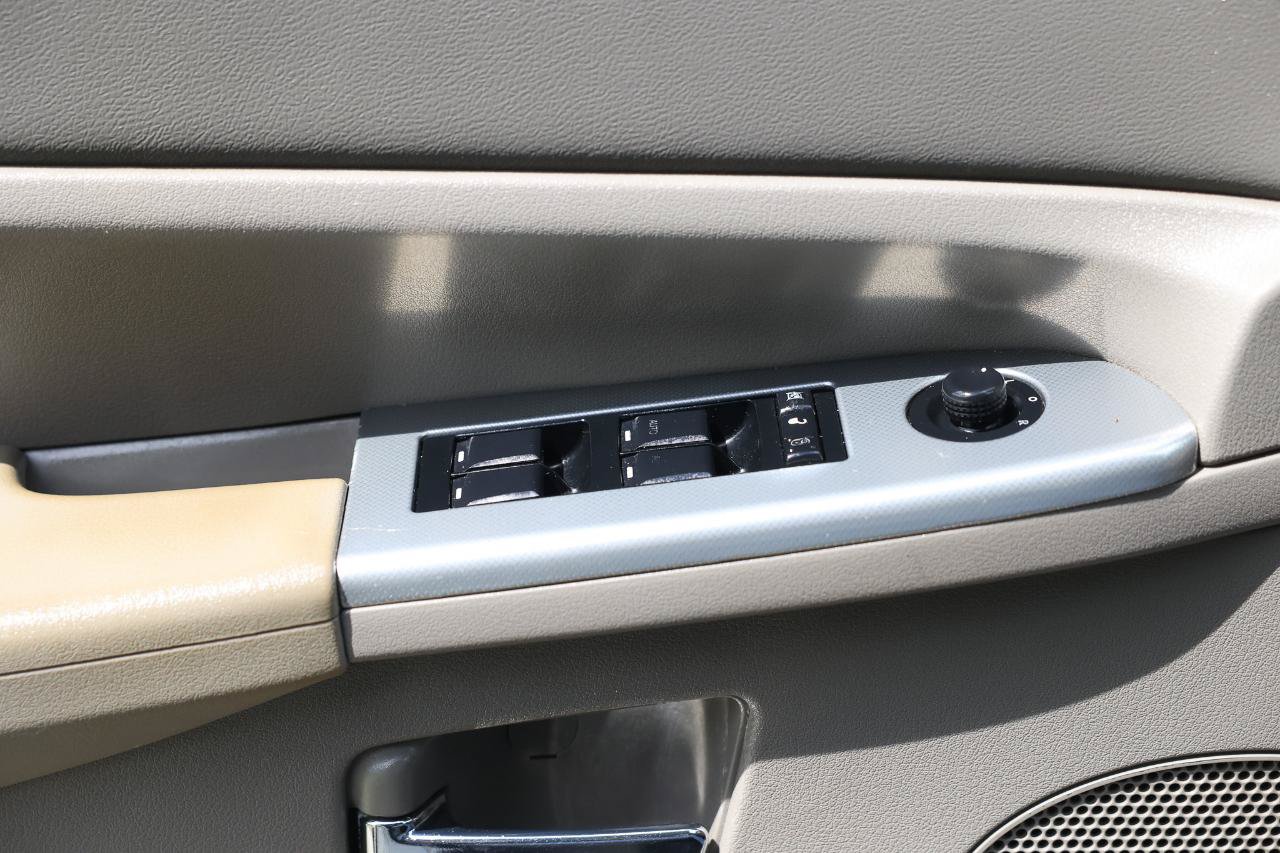 Used 2009 Jeep Grand Cherokee Laredo RWD image 38