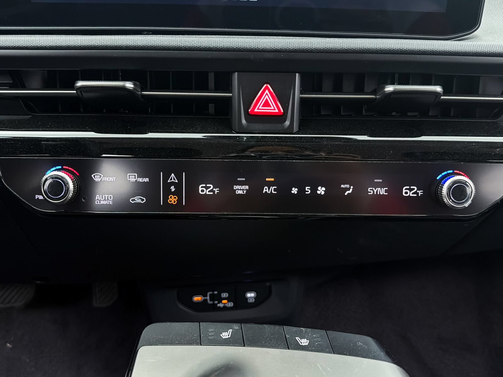 Used 2025 Kia EV6 Light w/ Light LR Technology Package RWD image 23
