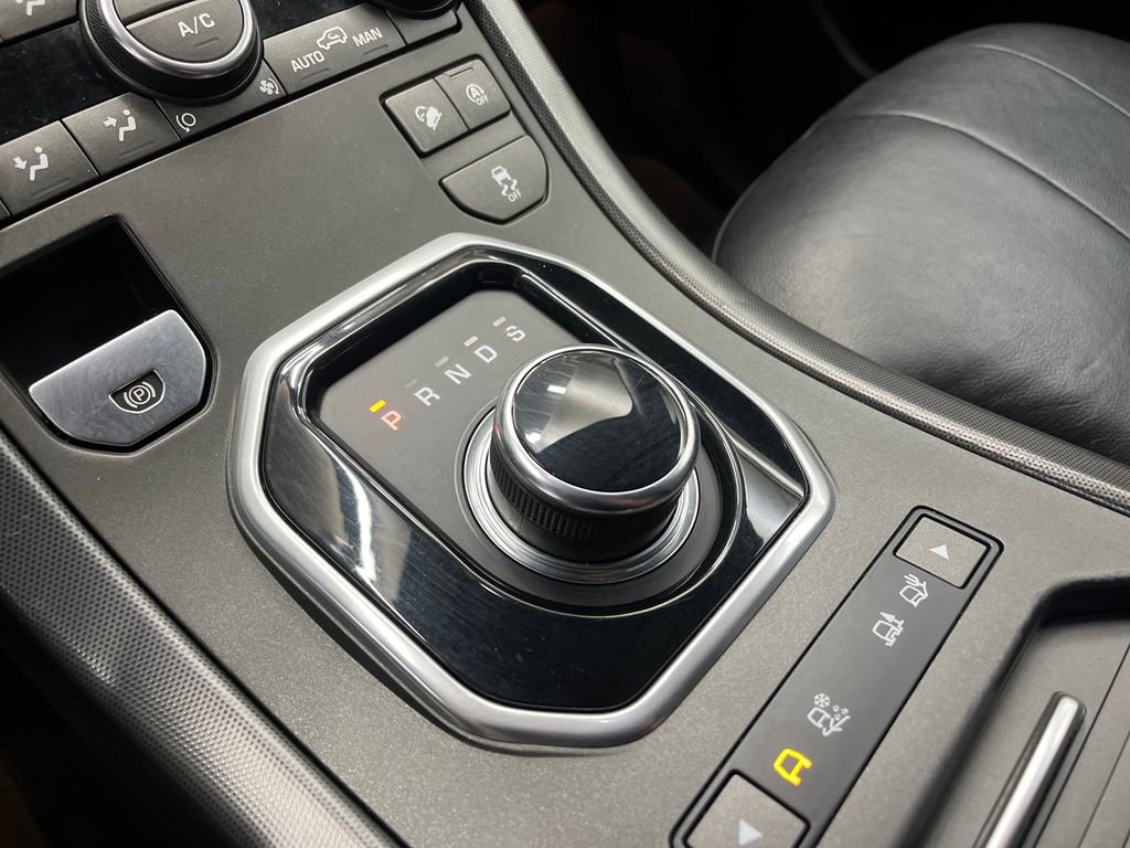 Used 2019 Land Rover Range Rover Evoque SE image 18