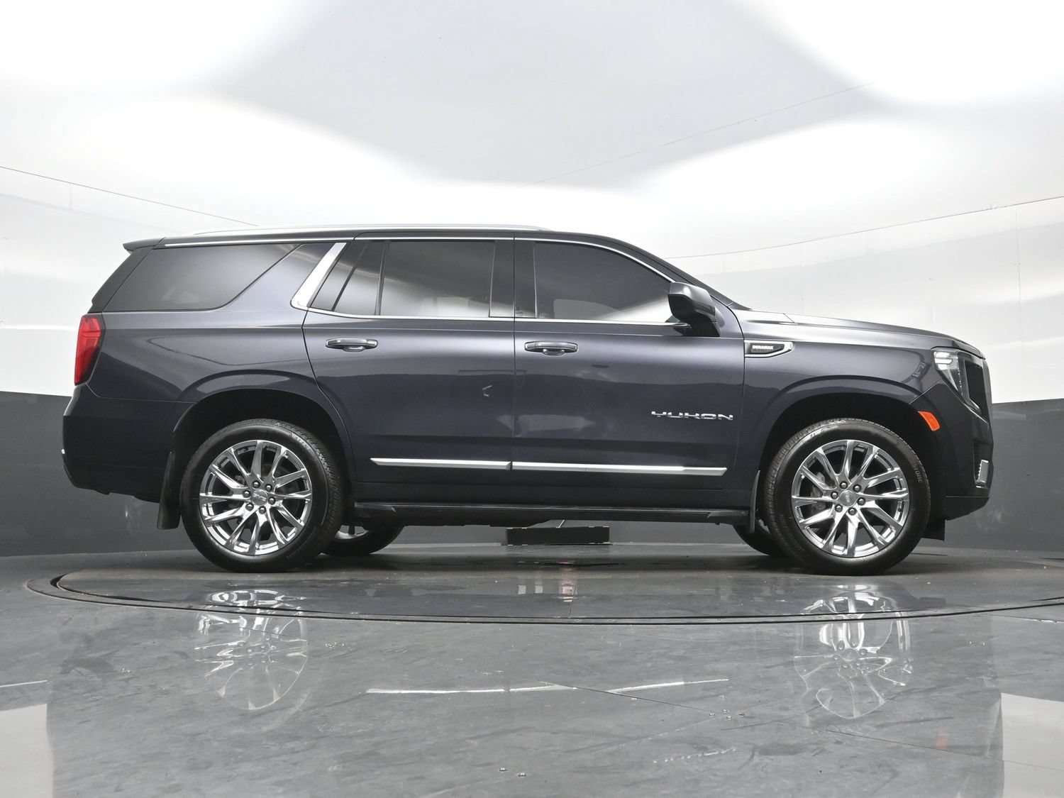 Used 2023 GMC Yukon SLT AWD/4WD image 36
