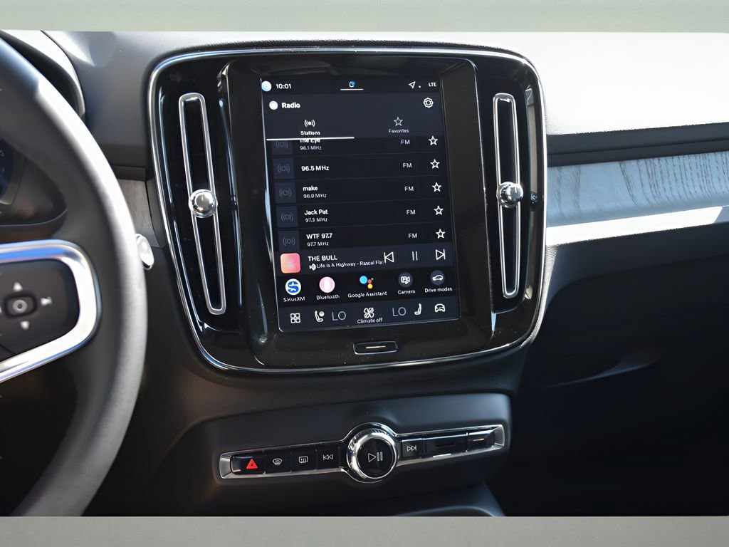 Certified 2026 Volvo XC40 B5 Plus w/ Protection Package Premier image 19