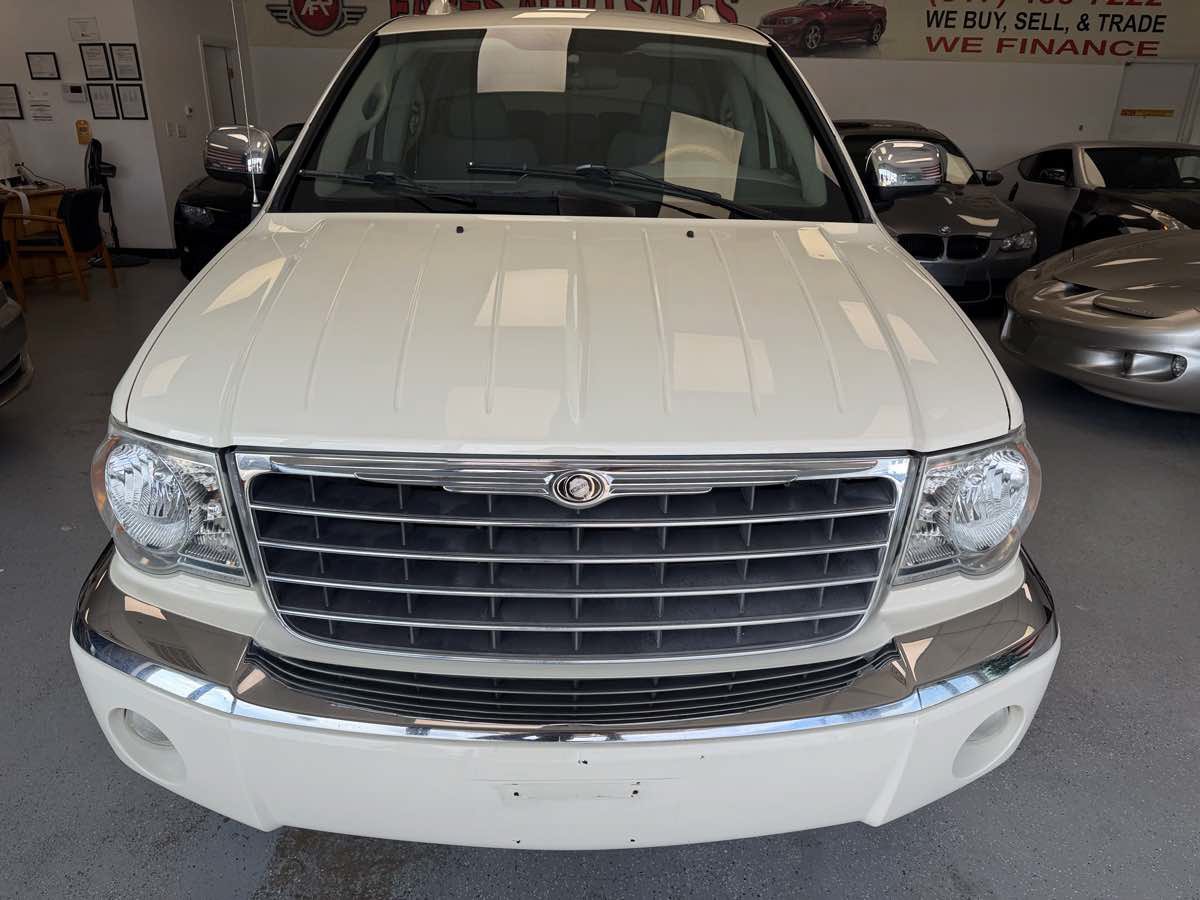 Used 2007 Chrysler Aspen Limited RWD image 2