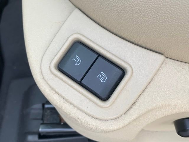 Used 2019 Ford Taurus Limited AWD/4WD image 7