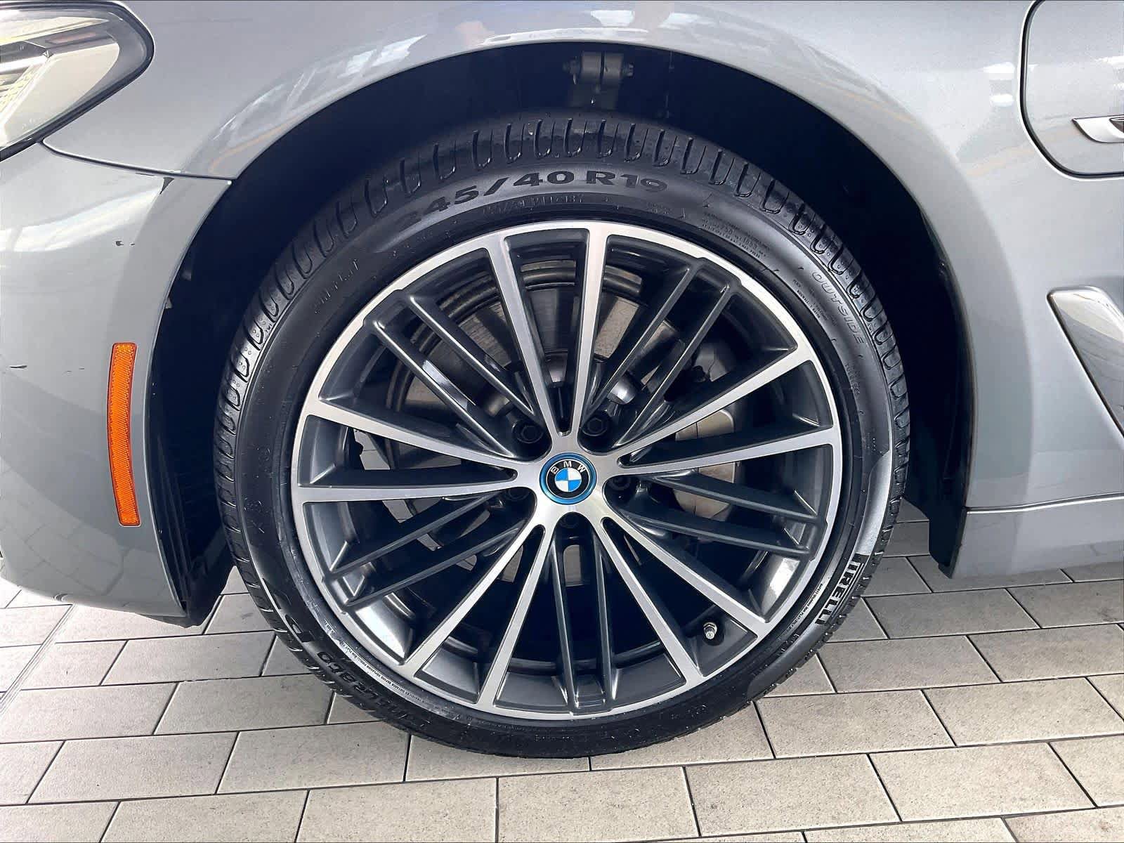 Used 2023 BMW 530e w/ Convenience Package RWD image 11