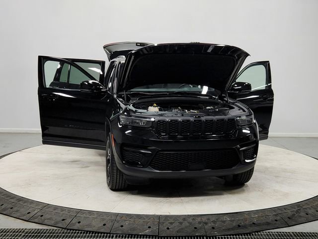 Used 2024 Jeep Grand Cherokee Altitude image 10