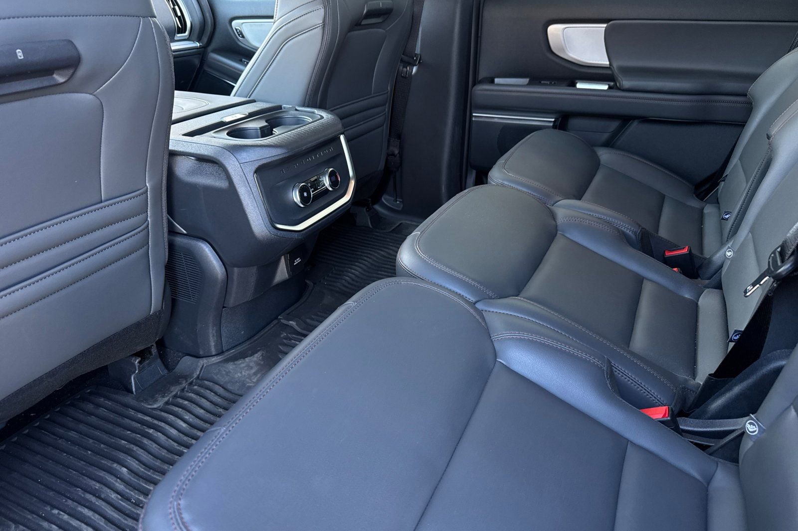 Certified 2025 Ford Expedition Active image 13