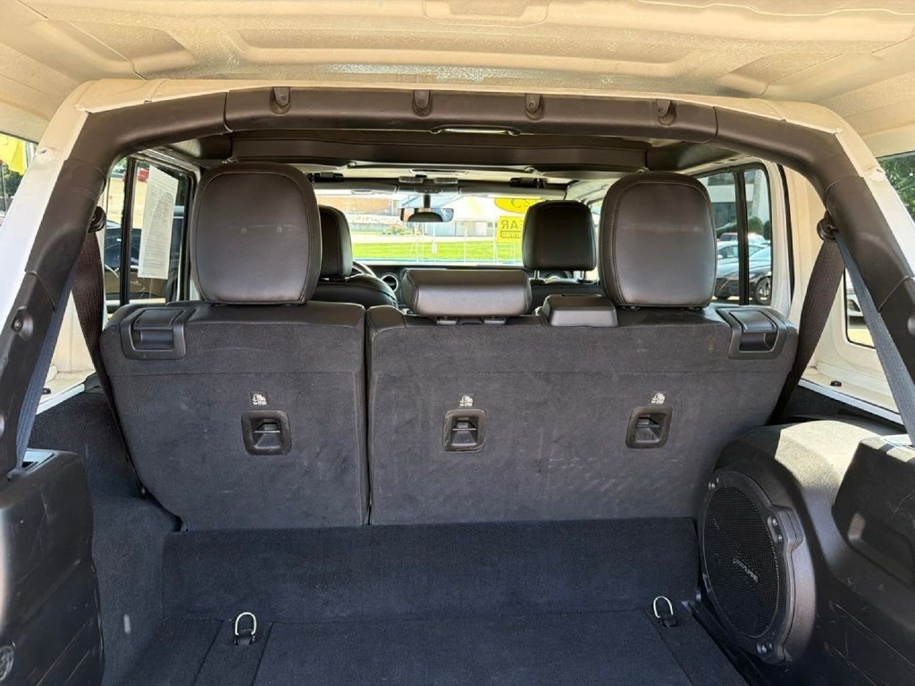 Used 2023 Jeep Wrangler Unlimited Sahara AWD/4WD image 12