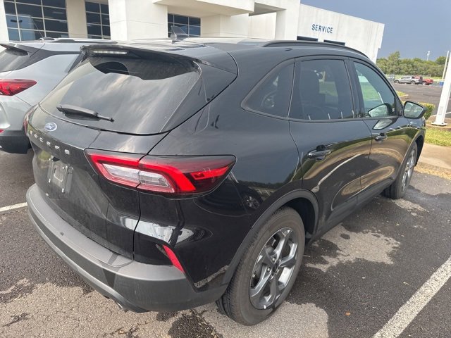 Used 2025 Ford Escape ST-Line image 5