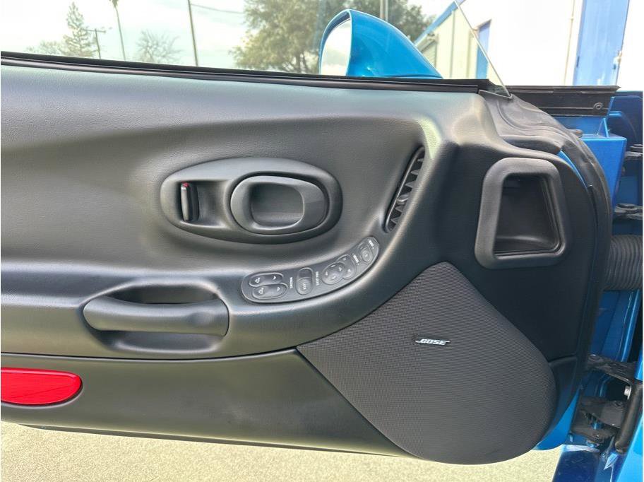 Used 2000 Chevrolet Corvette Coupe w/ Memory Pkg image 28