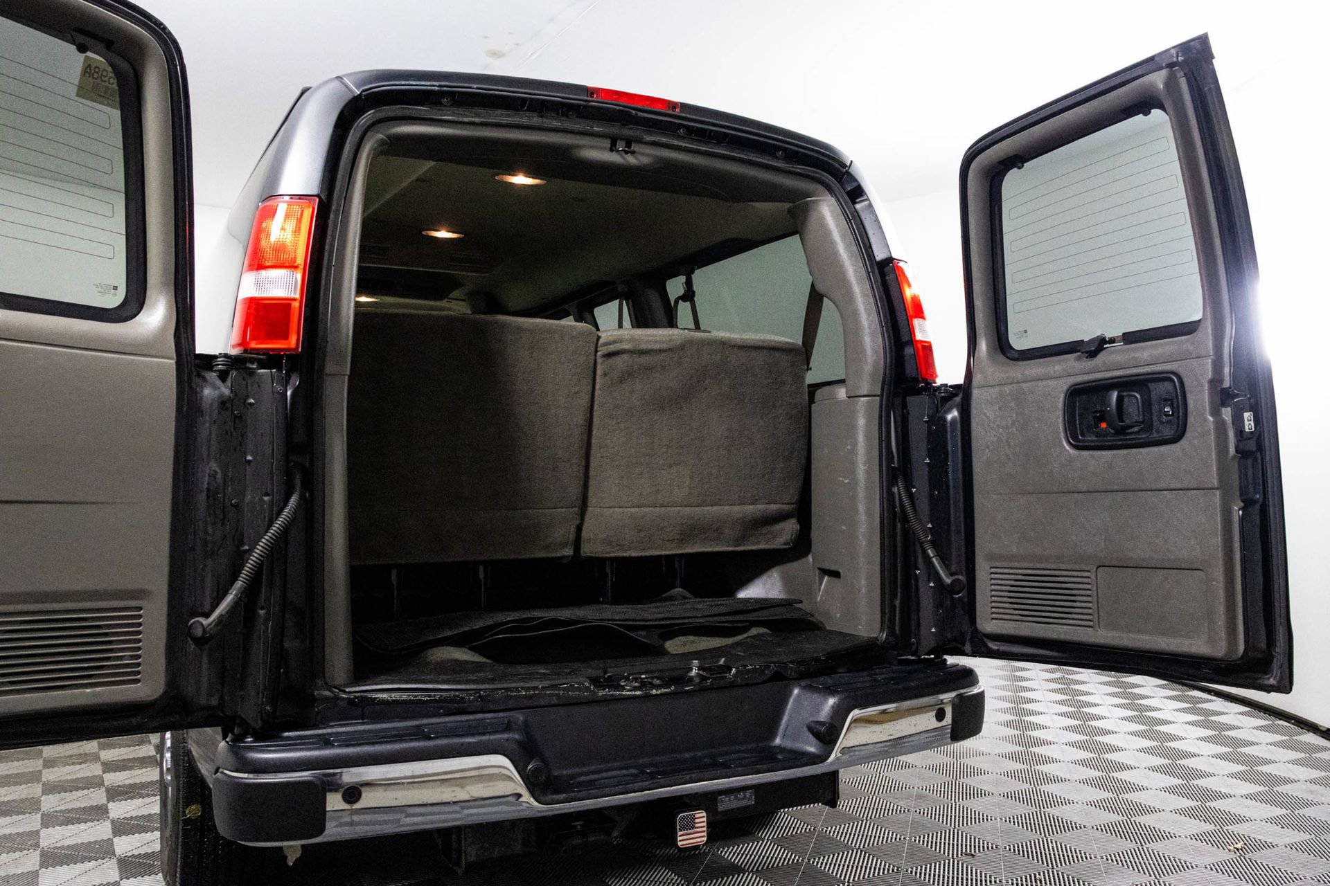 Used 2018 Chevrolet Express 3500 LT w/ LT Preferred Equipment Group image 34