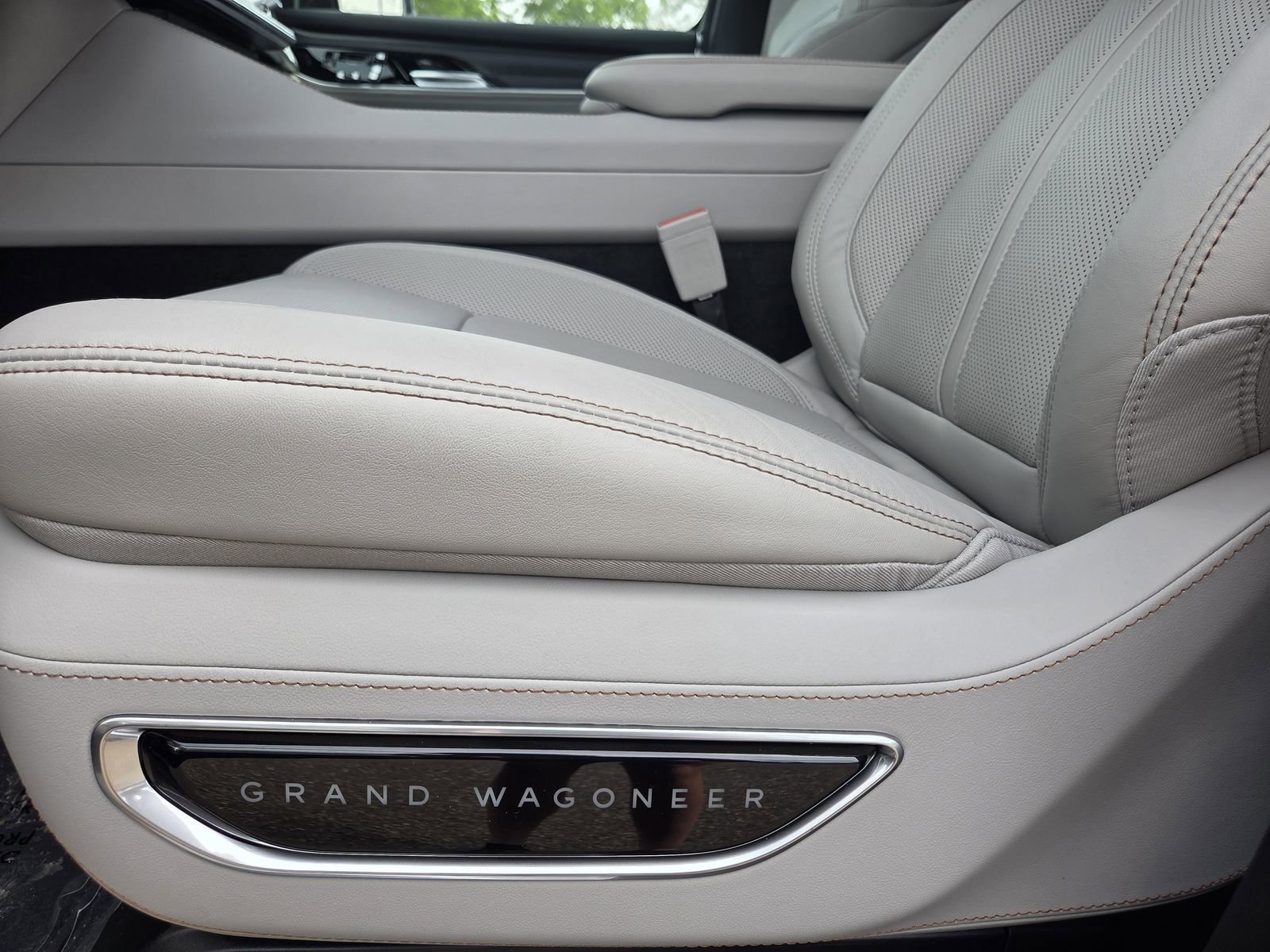 New 2026 Jeep Grand Wagoneer Summit image 14